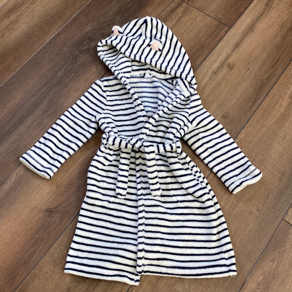 Robe for girls size 5